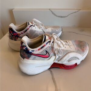 Nike White and hot pink running shoe